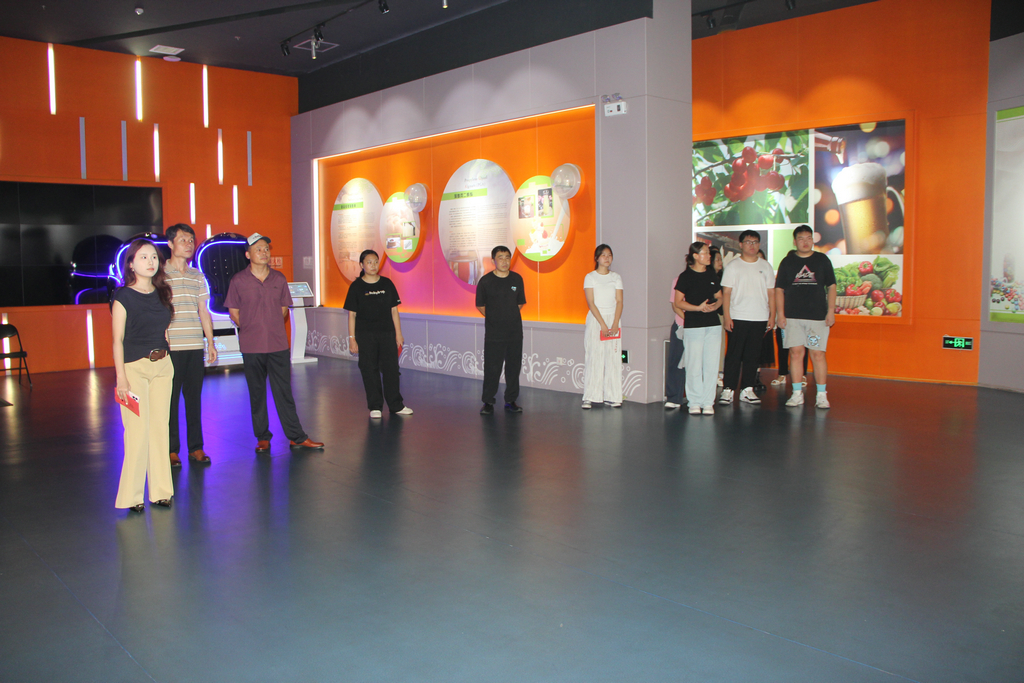 20250819情系職工子女  助力夢想啟航——潔晶集團(tuán)舉行職工子女高考獎學(xué)金發(fā)放儀式6_1